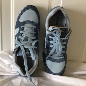 New in box Eddie Bauer Women's Siris Sneakers